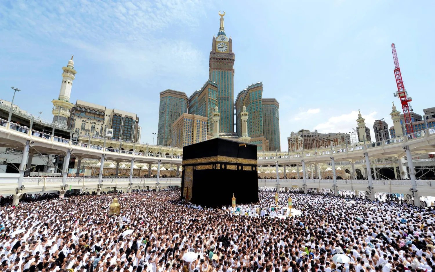 تضم أبراج الساعة أطول برج سكني مأهول في العالم بارتفاع 603 أمتار (الشرق الأوسط)