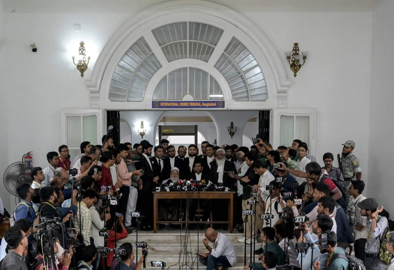 افتتاح محاكمة رئيسة الحكومة السابقة الشيخة حسينة غيابياً في بنغلاديش (أ.ف.ب)