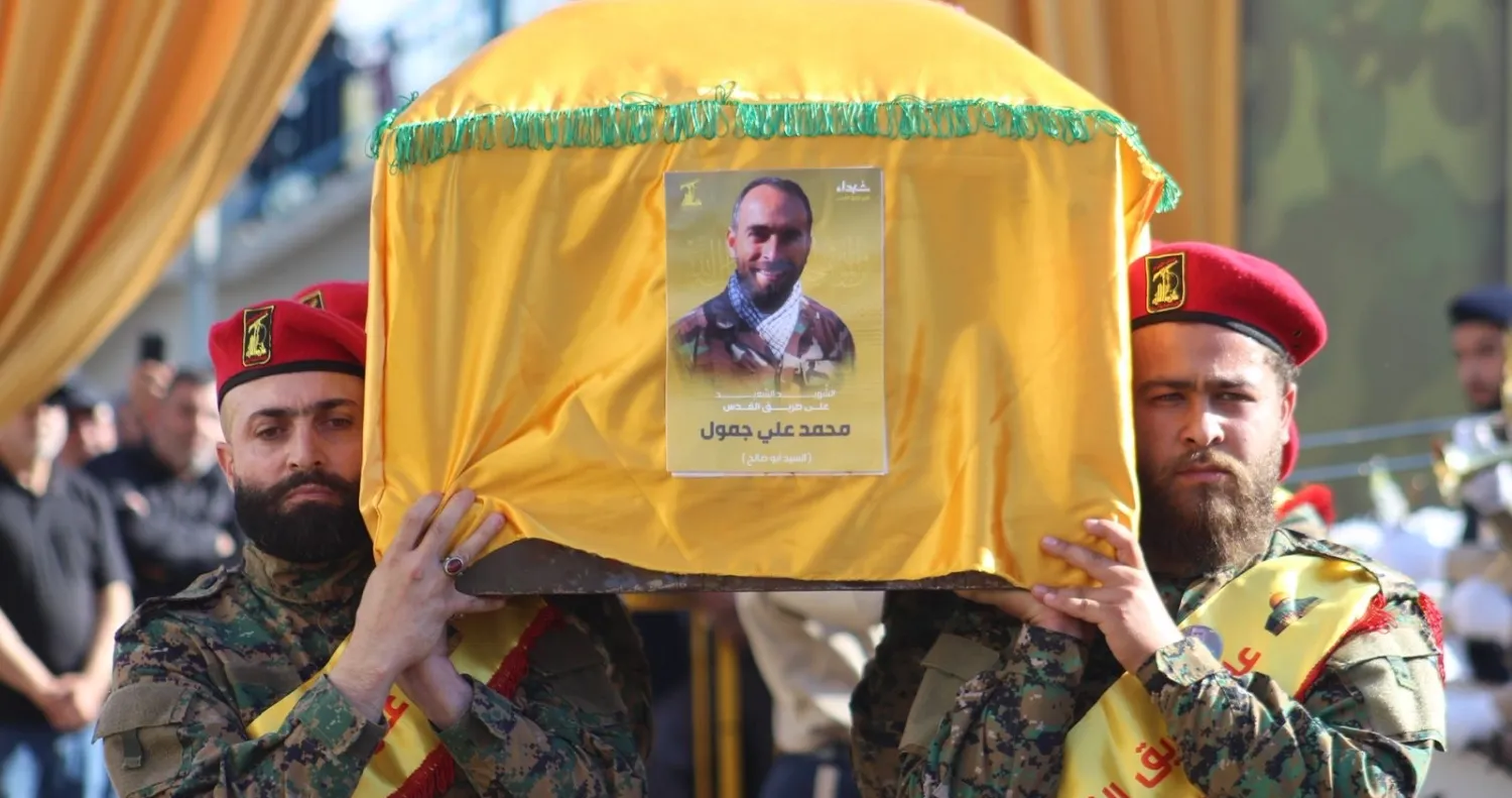 نعش القيادي في «حزب الله» محمد جمول الذي اغتالته إسرائيل يوم السبت (الوكالة الوطنية)