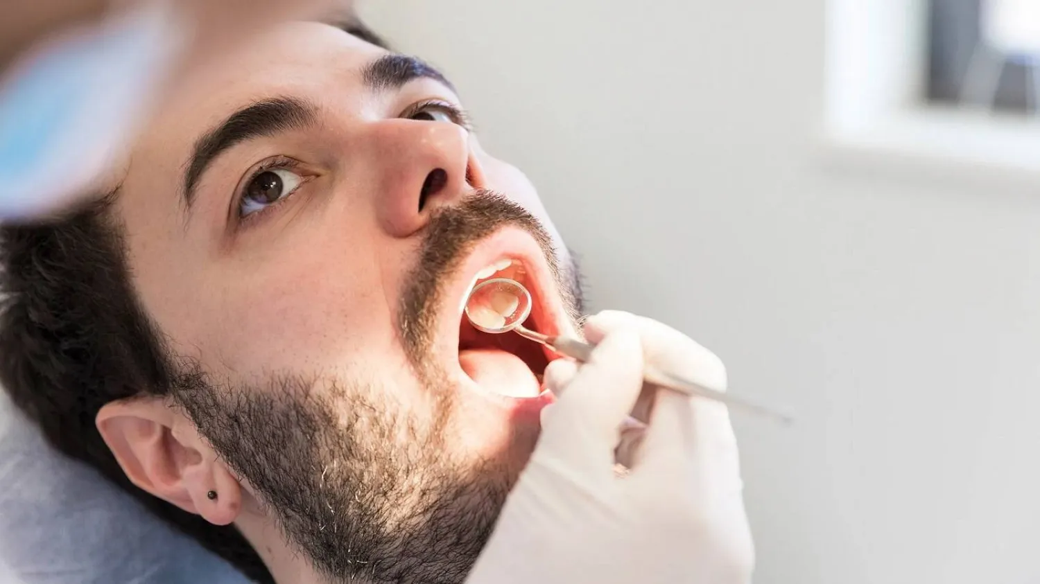 جفاف الفم المزمن يمكن أن يفاقم الالتهابات وتسوس الأسنان (جامعة ولاية أوهايو)