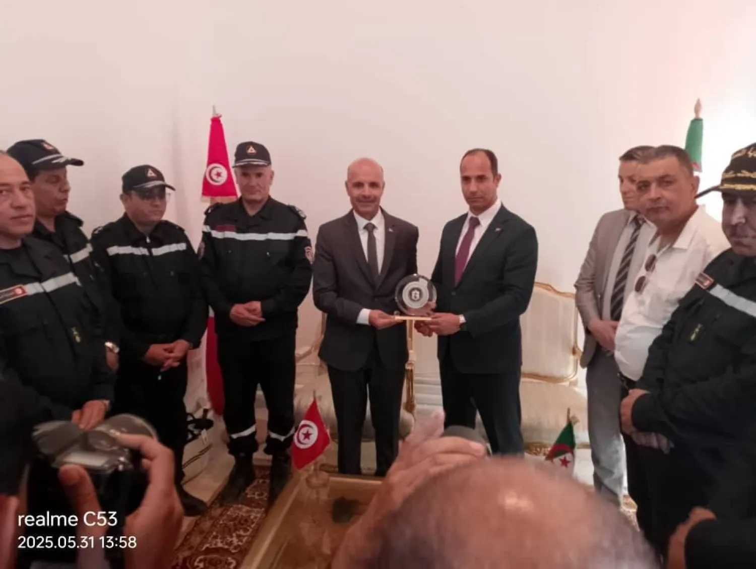 فريق الحماية المدنية الجزائري في تونس قبل بدء المناورات (الحماية المدنية الجزائرية)