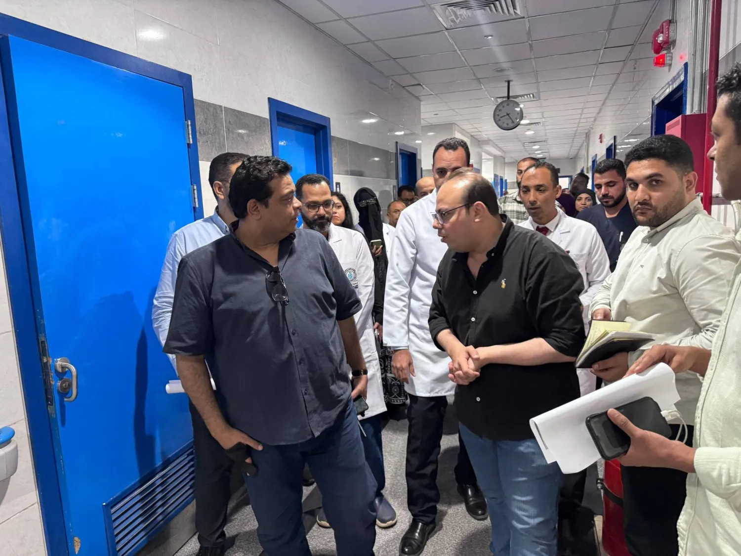 مسؤولون مصريون يتفقدون عدداً من مستشفيات أسوان (الهيئة العامة للرعاية الصحية فرع أسوان)