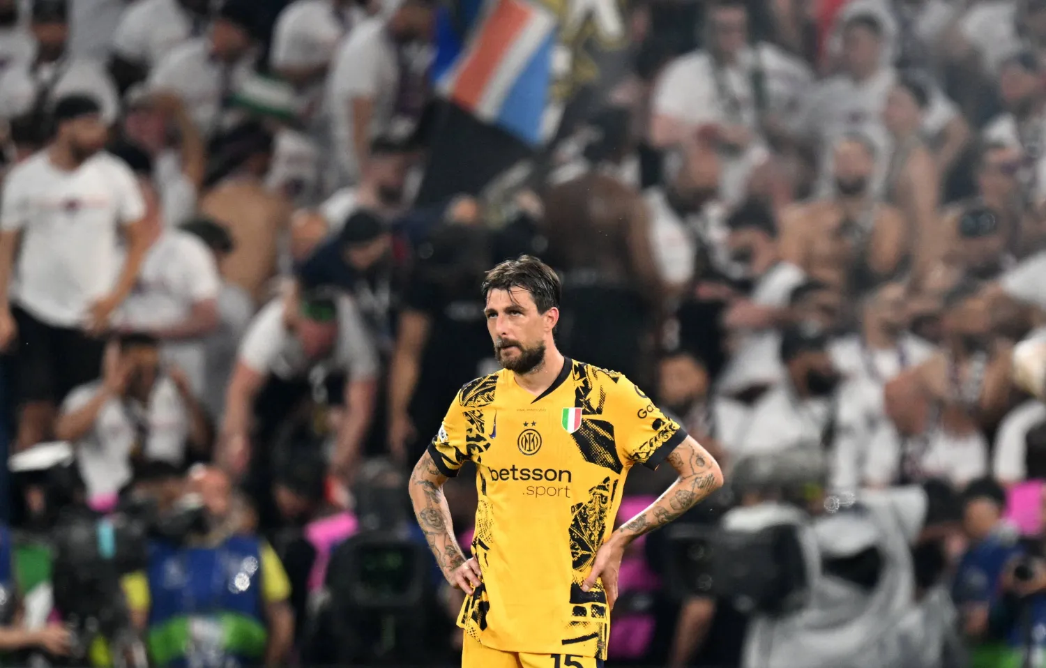 أتشيربي حزين بعد خسارة نهائي أبطال أوروبا (رويترز)