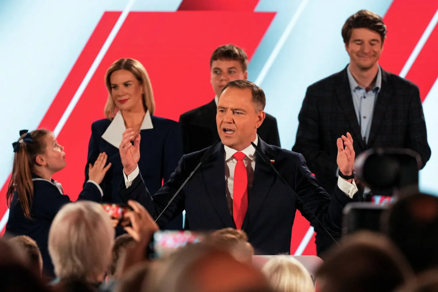 المرشح القومي كارول ناوروتسكي (رويترز)