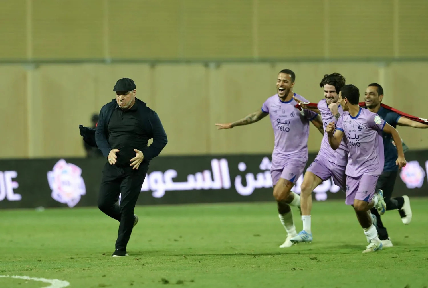 بن زكري نجح في مهمة إبقاء الخلود موسماً إضافياً (تصوير: عبد العزيز النومان)