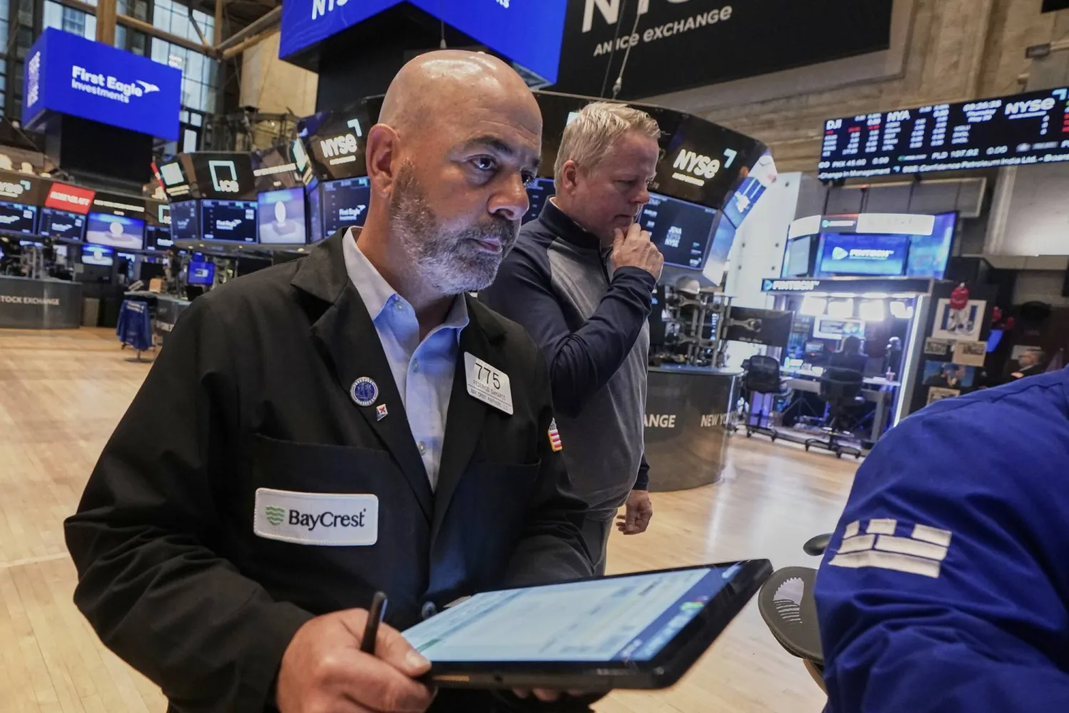 متداول يعمل في بورصة نيويورك (أ.ب)