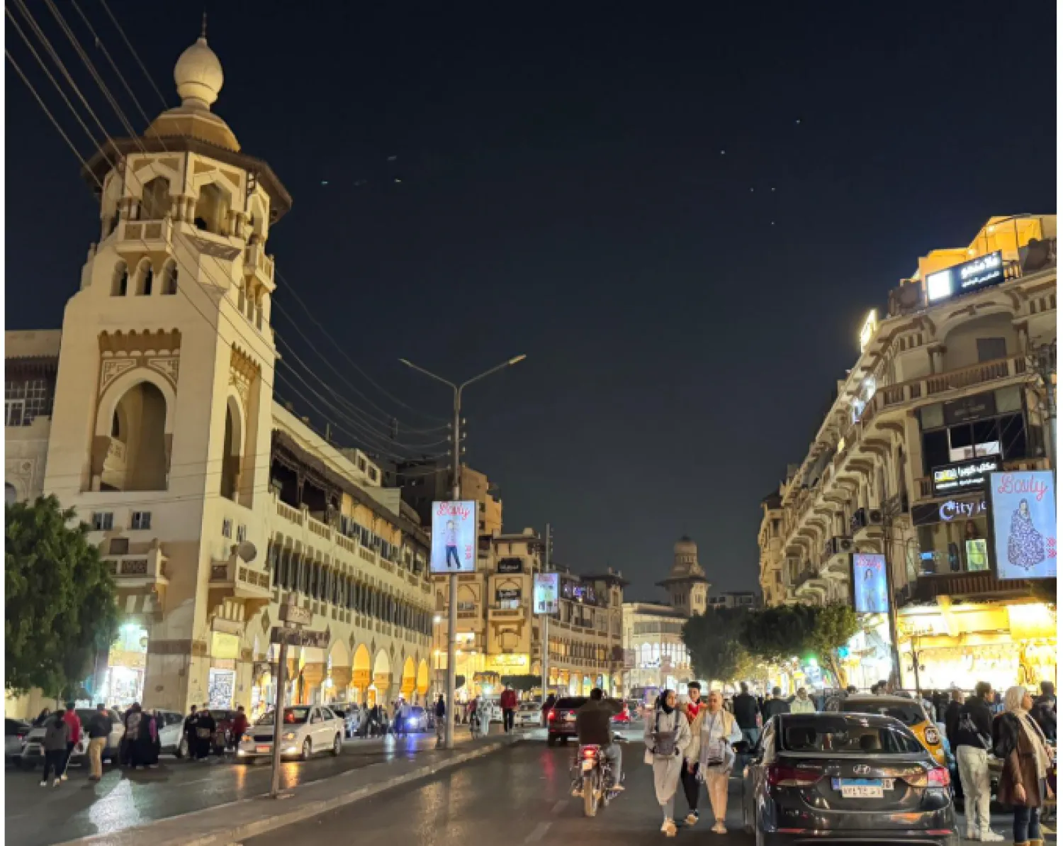 شوارع مصر تشهد إقبالاً متوسطاً على شراء الملابس (الشرق الأوسط)