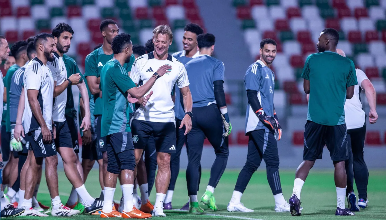 تحمل المواجهة المرتقبة أبعادًا فردية وتاريخية للمدرب رينارد وسالم الدوسري (تصوير: عيسى الدبيسي) 