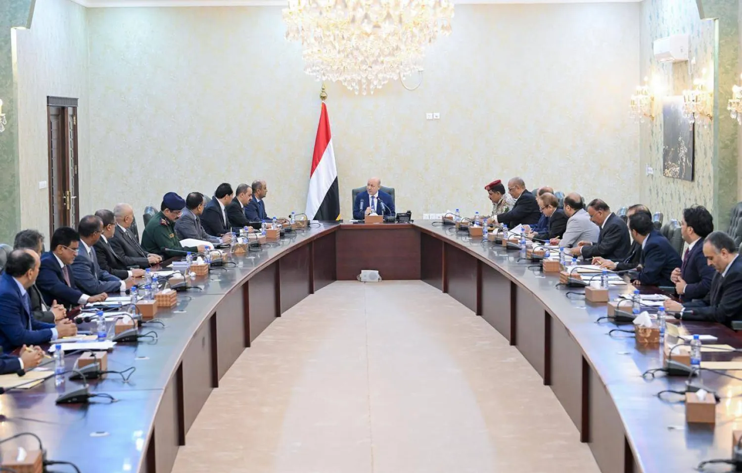 جانب من اجتماع الحكومة اليمنية في العاصمة المؤقتة عدن (سبأ)