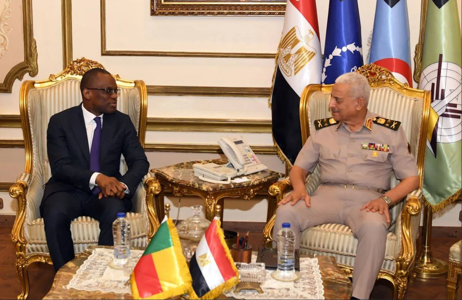 وزير الدفاع المصري يبحث مع وزير خارجية بنين التعاون العسكري بين البلدين (المتحدث العسكري)