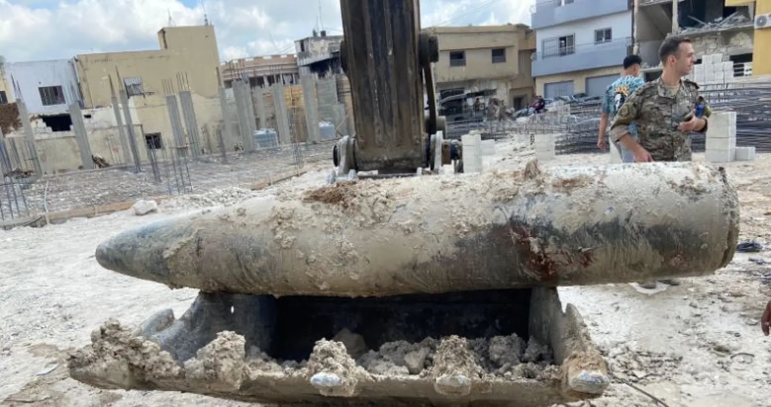 الجيش اللبناني يزيل صاروخاً غير منفجر من مخلفات الحرب من ساحة بلدة قانا (الوكالة الوطنية للإعلام)