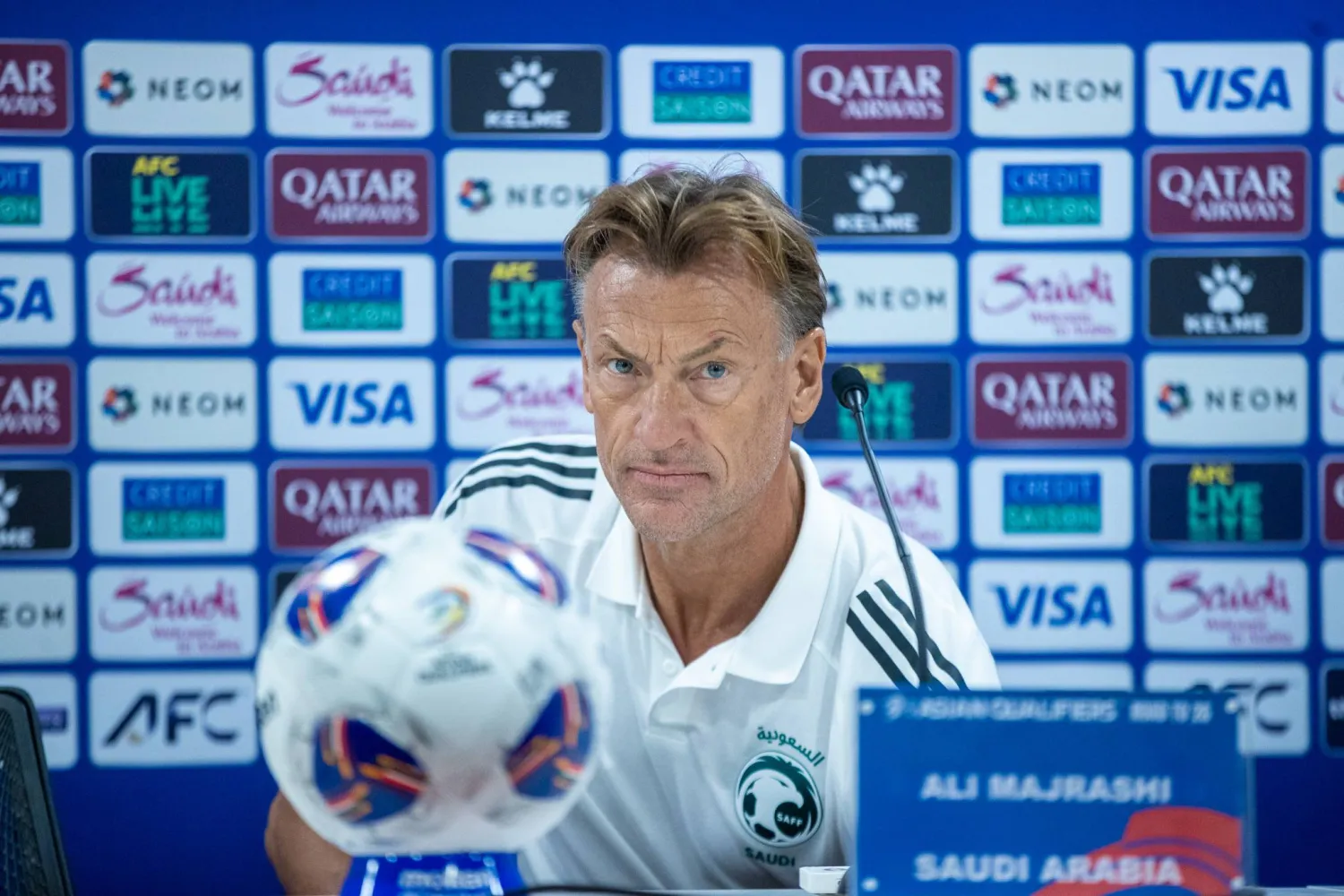 رينارد كشف عن أن نتيجة مباراة أستراليا واليابان ستحدد رسالته للاعبين (تصوير: عيسى الدبيسي) 