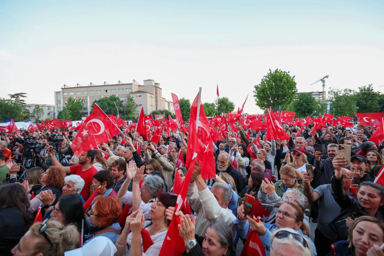 آلاف الأتراك خرجوا للاحتجاج على استمرار اعتقالات رؤساء البلديات المعارضين للحكومة (حزب الشعب الجمهوري - إكس)
