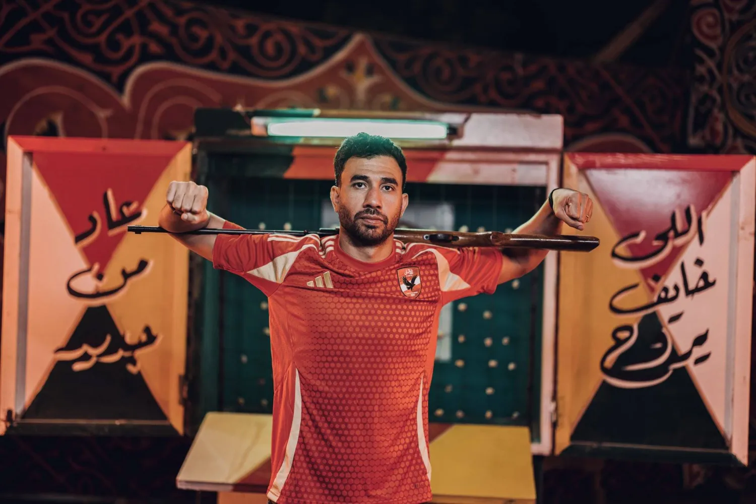 تريزيغه في صورة معبرة بثها حساب الأهلي المصري على منصة إكس (النادي الأهلي)