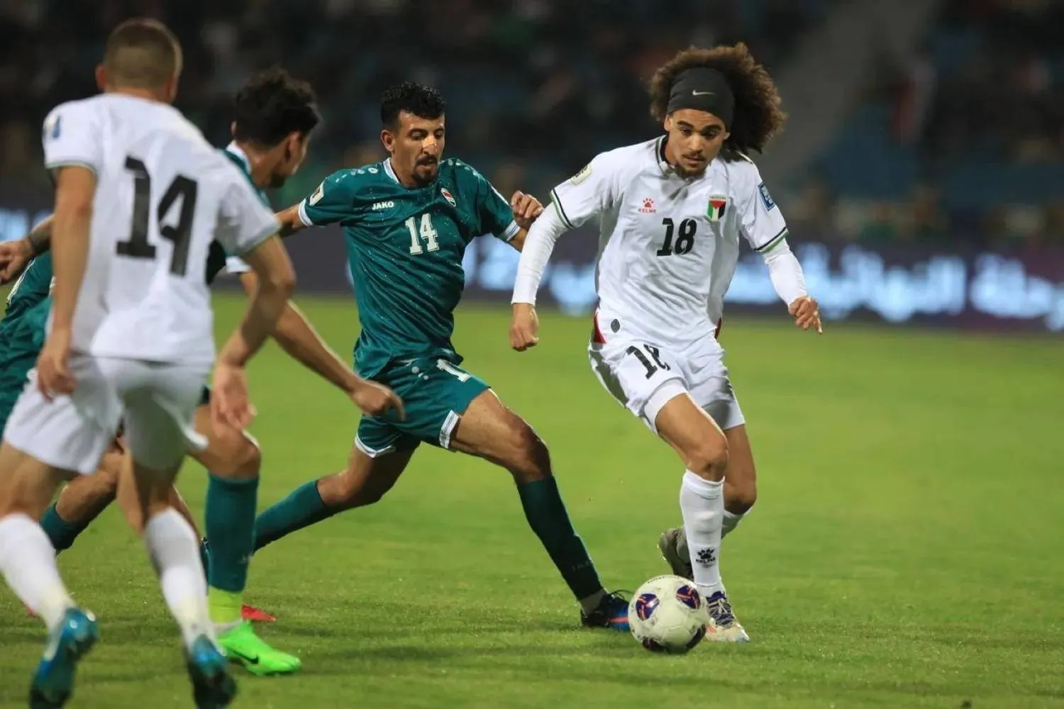 من مباراة العراق وفلسطين في تصفيات آسيا المونديالية (إ.ب.أ)