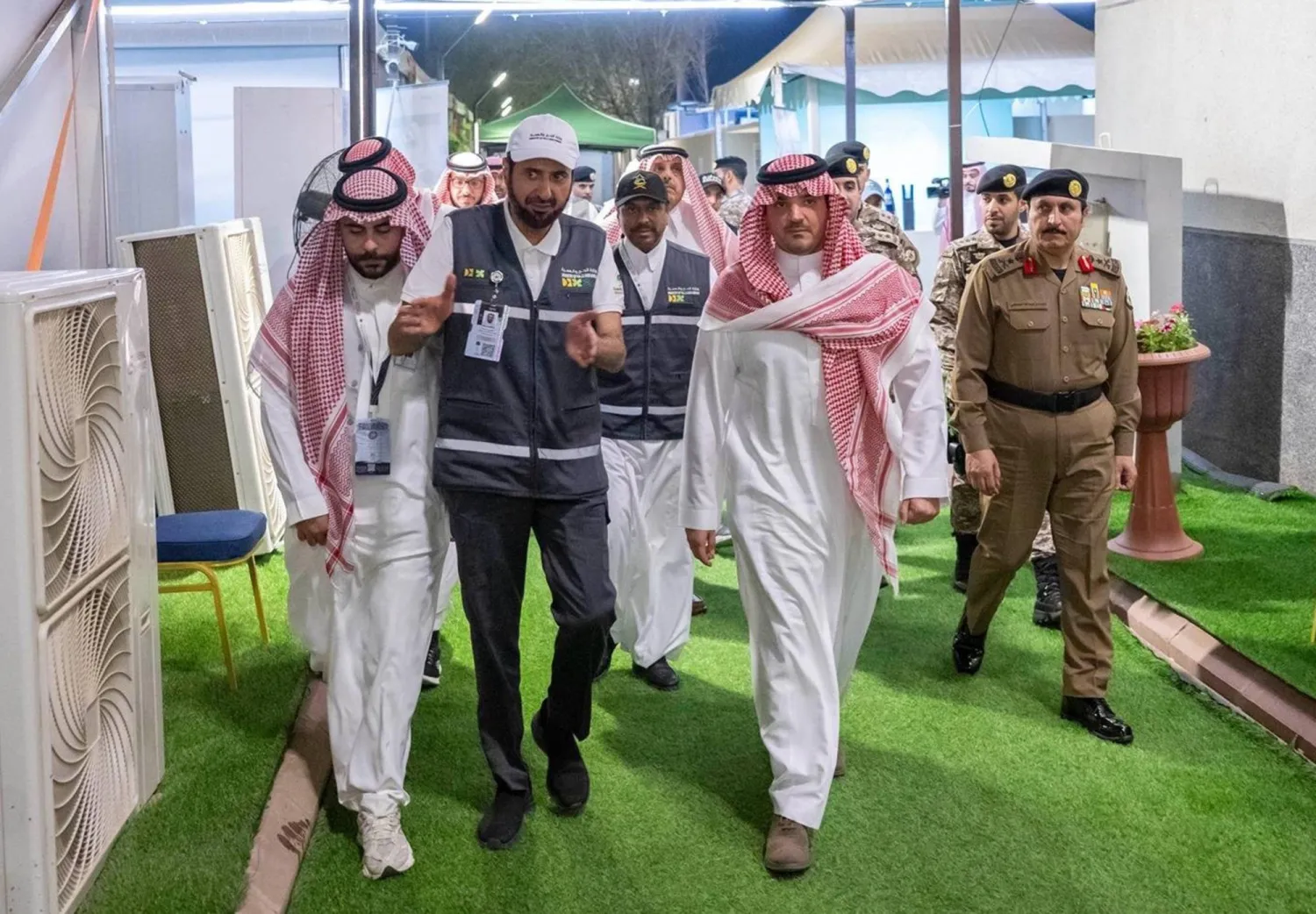 وزير الداخلية يقف على جاهزية الجهات لاستقبال ضيوف الرحمن في مشعر عرفات (واس)