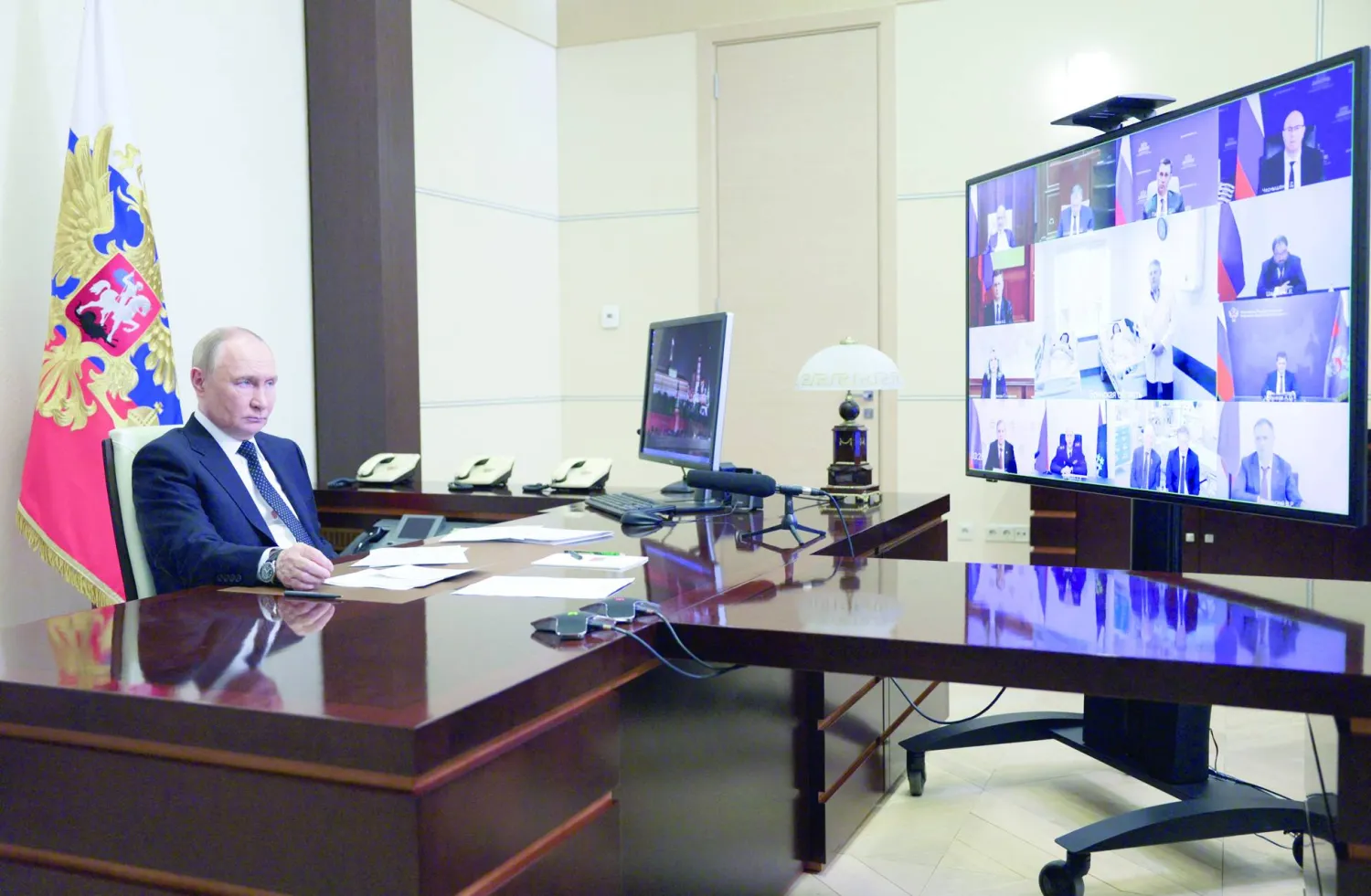 
الرئيس الروسي فلاديمير بوتين خلال اجتماع عبر تقنية الفيديو يوم 4 يونيو (رويترز)