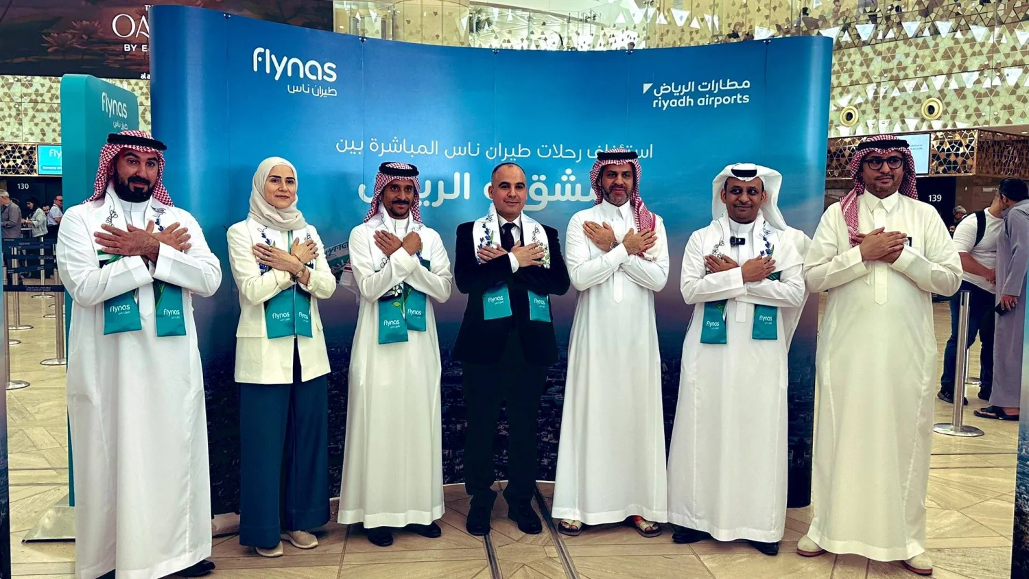 ممثلون من «طيران ناس» وشركة «مطارات الرياض» ومن سوريا خلال حفل تدشين انطلاق الخط بين الرياض ودمشق (الشركة)
