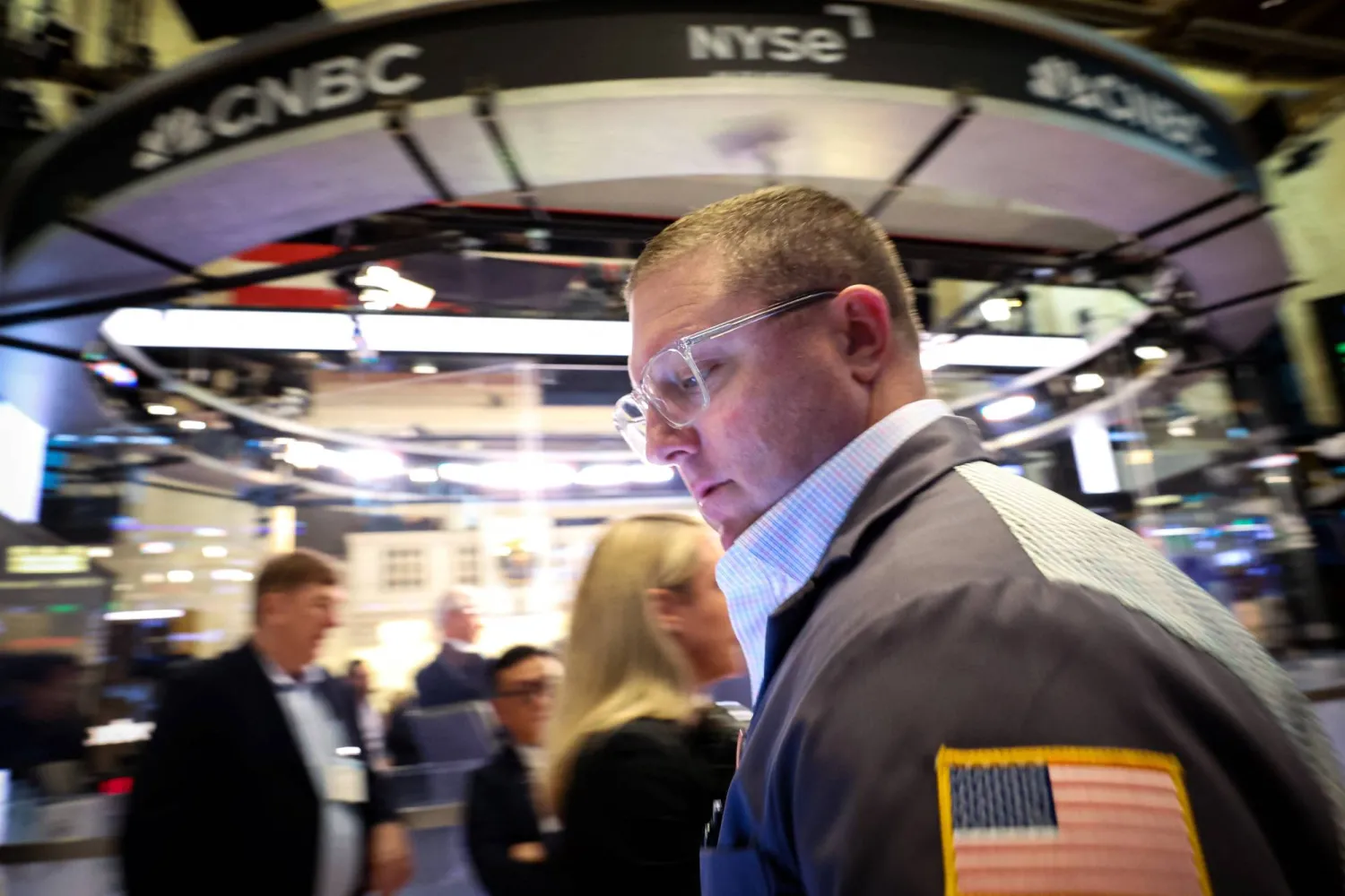 متداولون يعملون في بورصة نيويورك (رويترز)