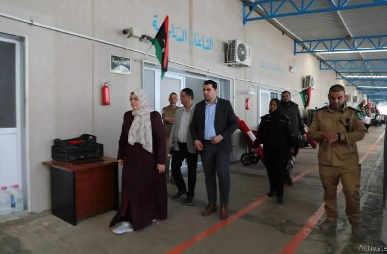 وزيرة العدل في حكومة «الوحدة» الليبية المؤقتة حليمة عبد الرحمن تتفقد أحد فروع مؤسسات الإصلاح والتأهيل في طرابلس (الوزارة)