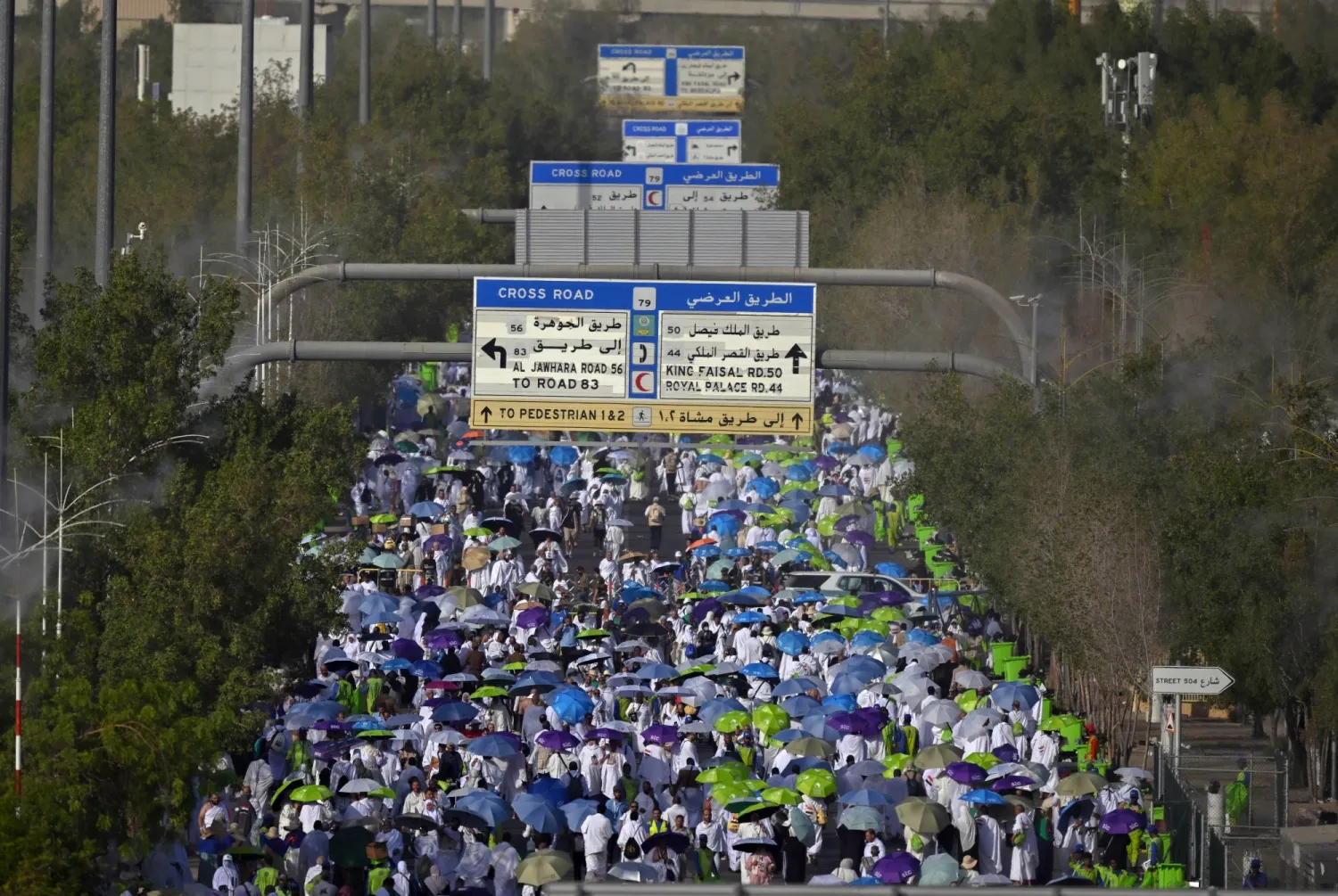 ضيوف الرحمن في مشعر عرفات لأداء الركن الأعظم الخميس (تصوير: بشير صالح)