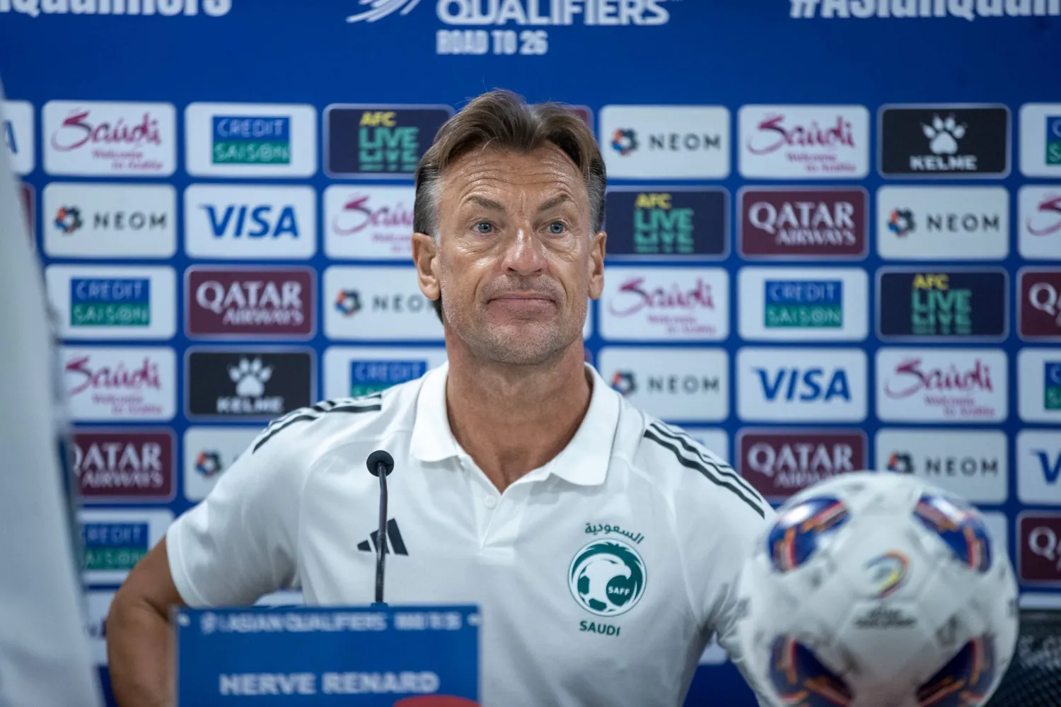 رينارد في المؤتمر الصحافي (تصوير: عيسى الدبيسي)