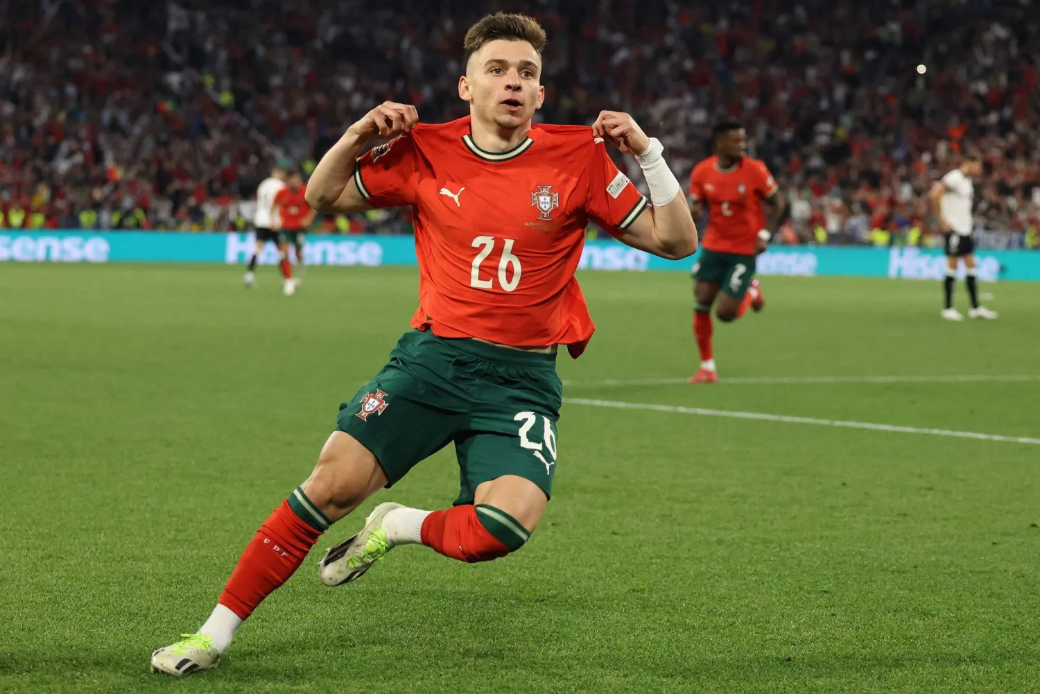 كونسيساو يحتفل بتسجيل هدف البرتغال الأول في مرمى المانيا بعد نزوله مباشرة كبديل (ا ف ب)