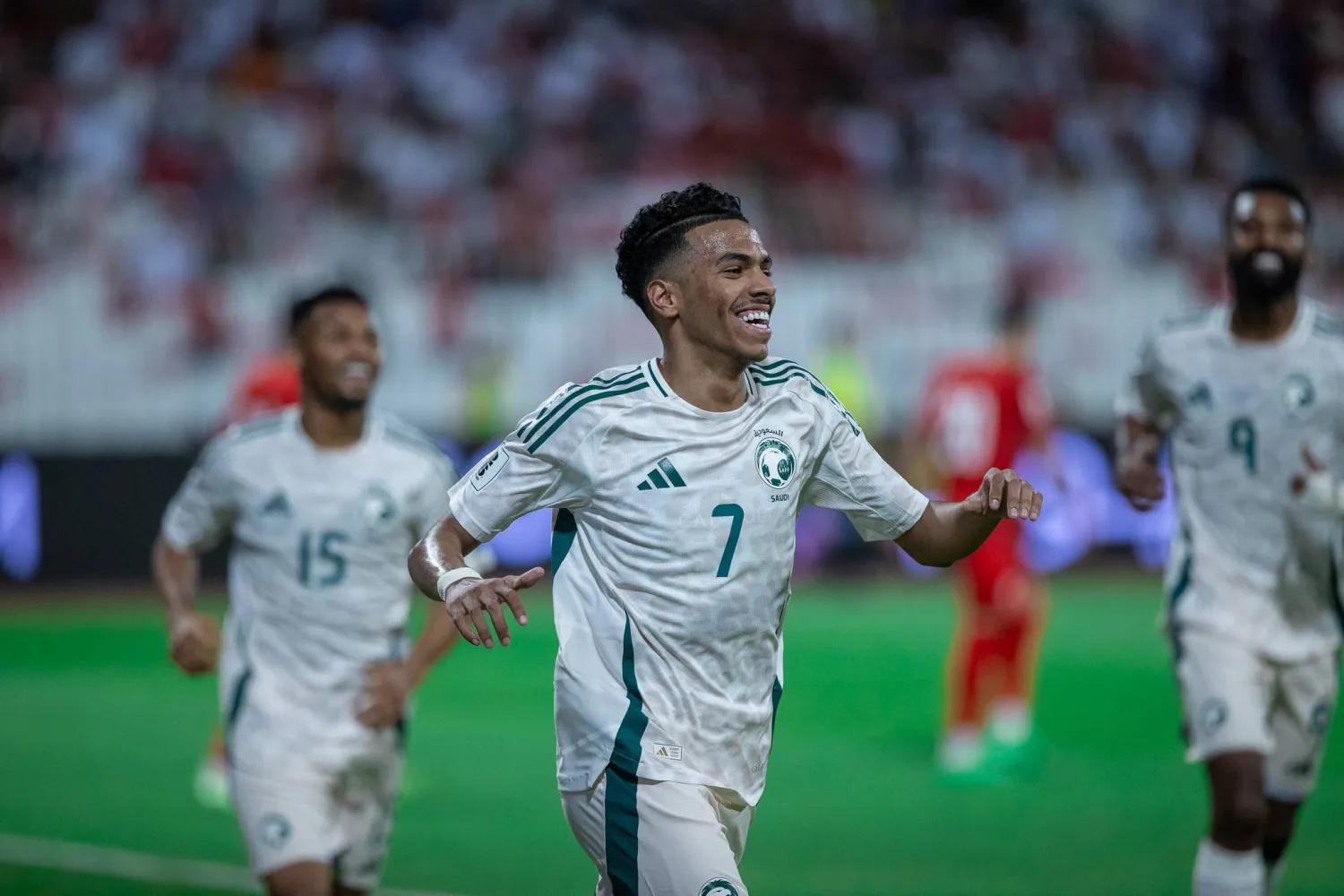 الجوير محتفلا بهدفه في الشباك البحرينية (تصوير: عيسى الدبيسي)