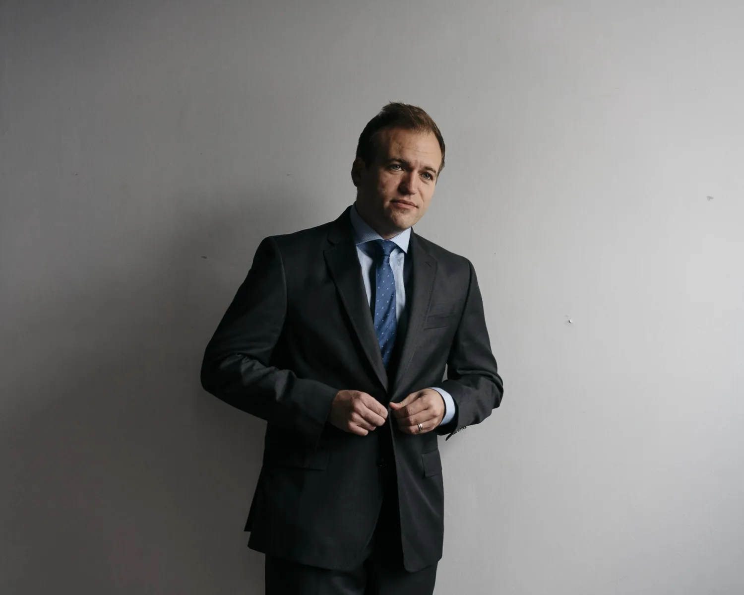 جوني مور (نيويورك تايمز)