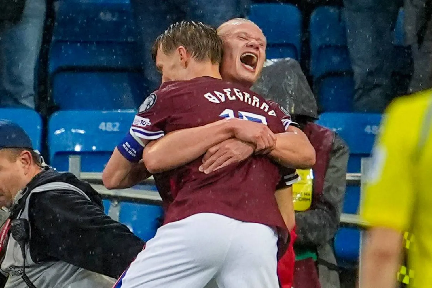 هالاند محتفلا بهدفه في إيطالية (أ.ب)