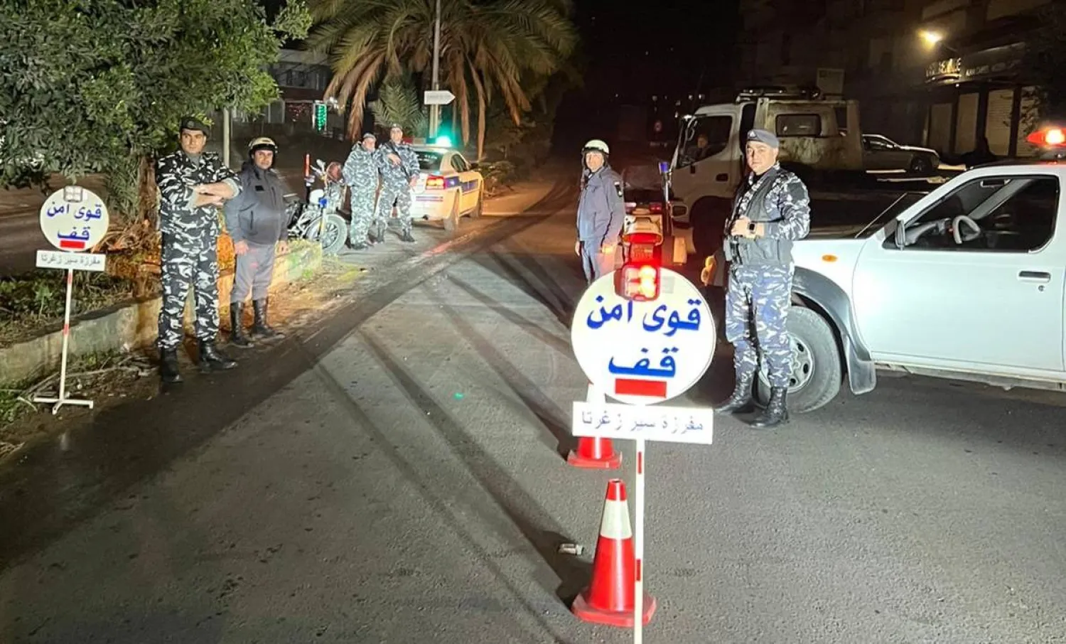 حاجز لقوى الأمن الداخلي في أحد شوارع بيروت ليلة رأس السنة (موقع قوى الأمن)