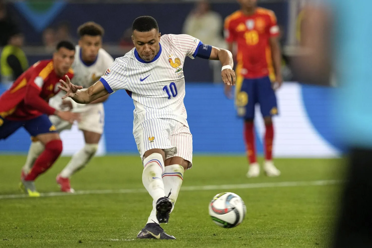 كيليان مبابي قائد منتخب فرنسا (أ.ب)