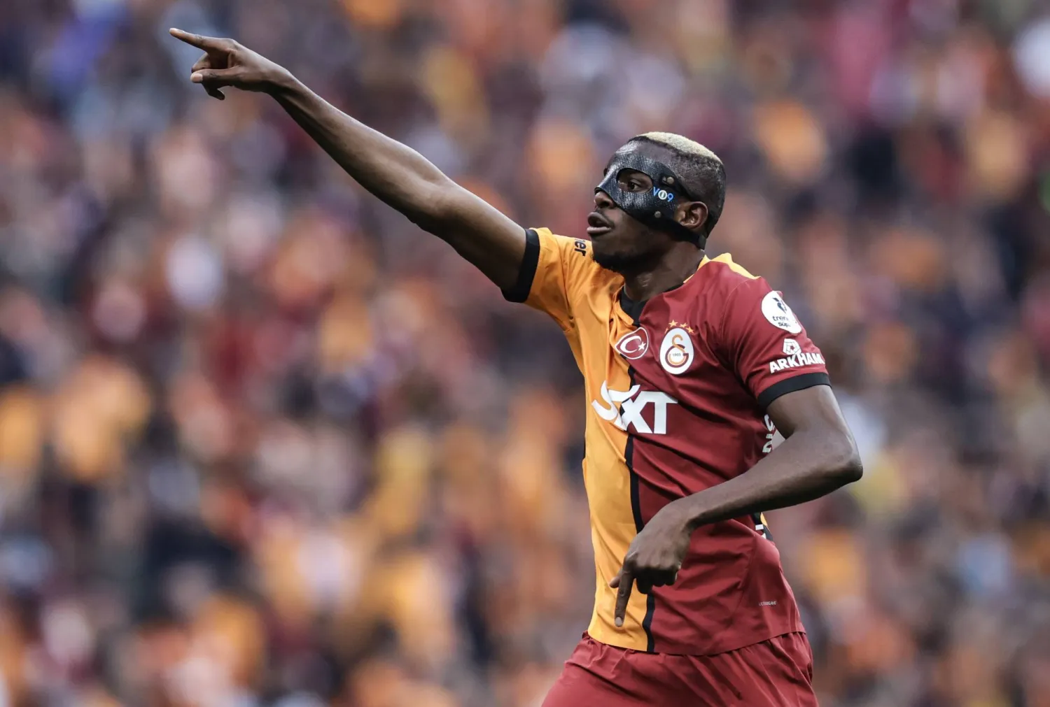 نجم منتخب نيجيريا فيكتور أوسيمين (إ.ب.أ)