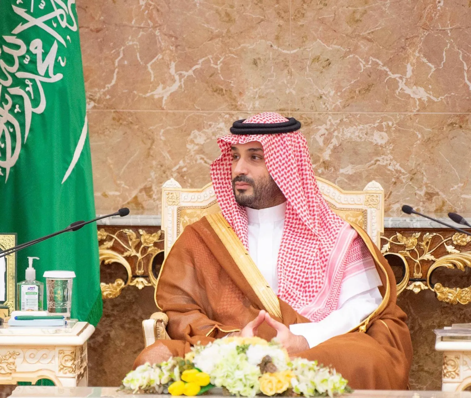 ولي العهد السعودي الأمير محمد بن سلمان لدى استقباله زعماء ورؤساء بعثات الحج في منى السبت (واس)