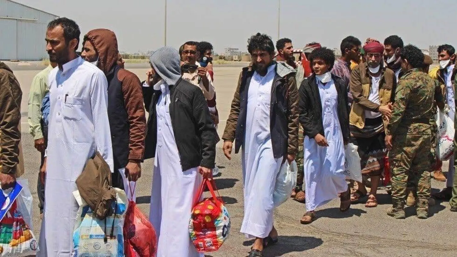 الآلاف من المدنيين اليمنيين اختطفهم الحوثيون لمبادلتهم بمقاتلين قُبض عليهم في الجبهات (رويترز)