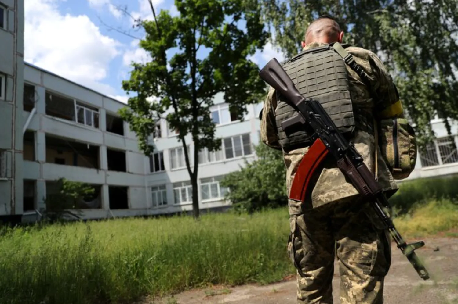 A member of the Ukrainian Territorial Defense Forces prepares to use a drone at a damaged school after a missile strike, amid Russia's attack on Ukraine, at a residential area in Kharkiv, Ukraine Jun 2, 2022. REUTERS/Ivan Alvarado