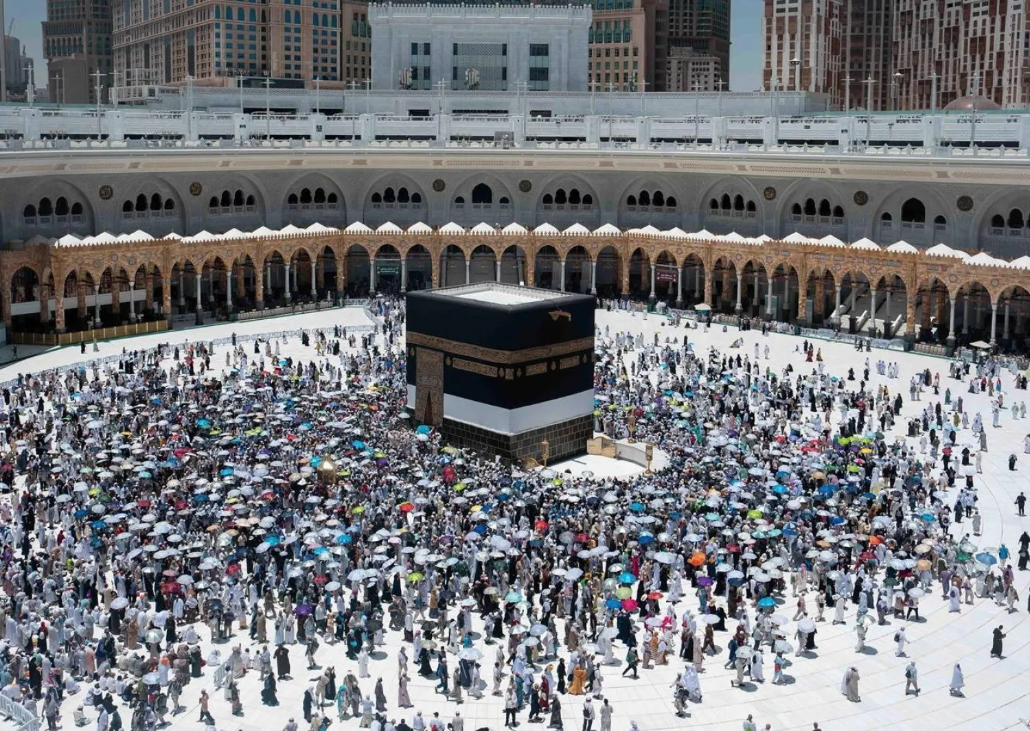 ضيوف الرحمن استكملوا بطواف الوداع آخر أعمال الحج (واس)