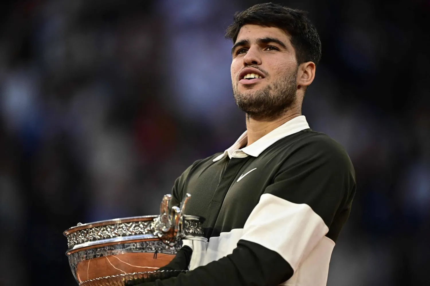 كارلوس ألكاراس يُتوج بلقب «رولان غاروس» للمرة الثانية توالياً (أ.ف.ب)