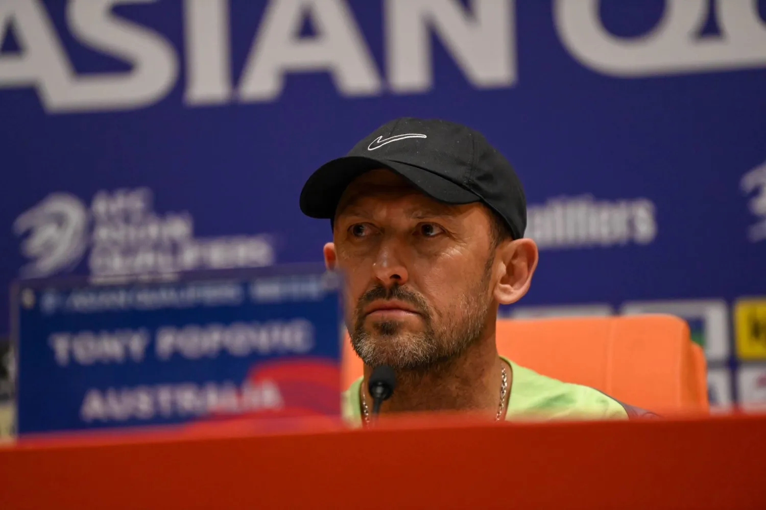 توني بوبوفيتش مدرب أستراليا في المؤتمر الصحافي (تصوير: علي خمج) 