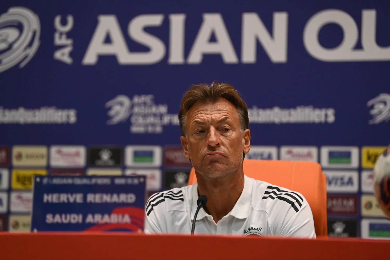 هيرفي رينارد مدرب المنتخب السعودي في المؤتمر الصحافي (تصوير: علي خمج)
