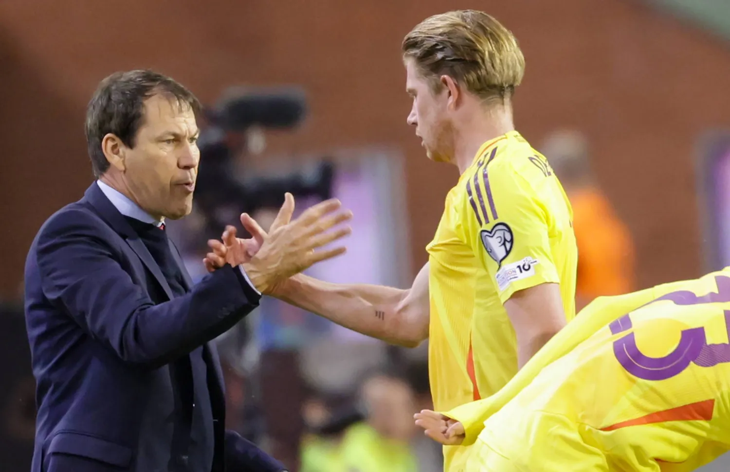 رودي غارسيا وكيفن دي بروين (إ.ب.أ)