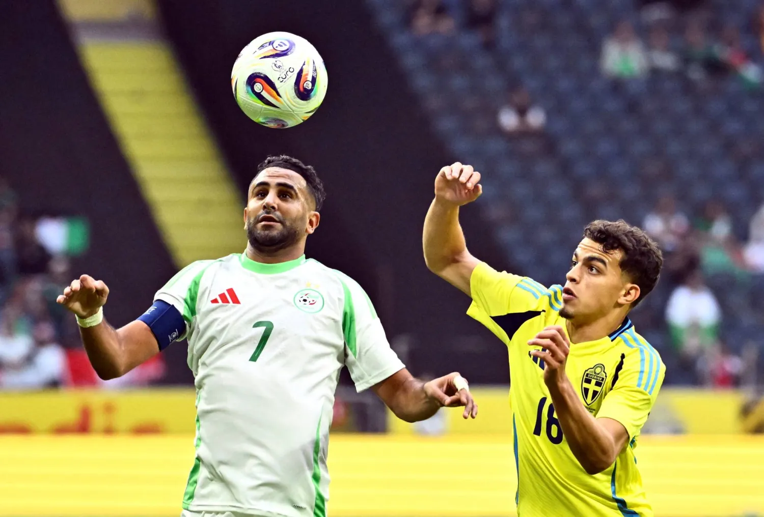 السويد هزمت الجزائر وديّاً في سولنا (رويترز)