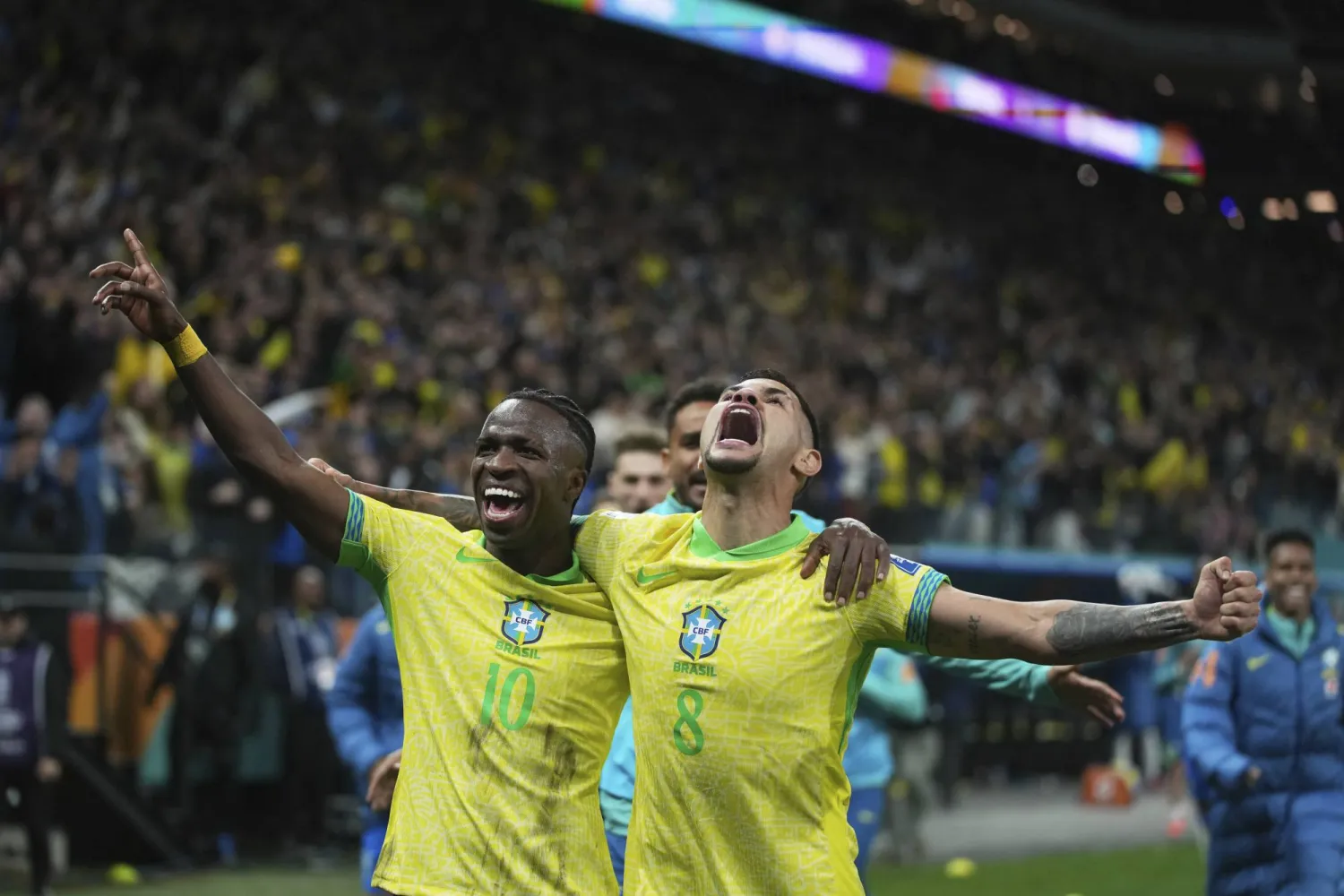 فرحة لاعبي البرازيل بالتأهل لكأس العالم (أ.ب)