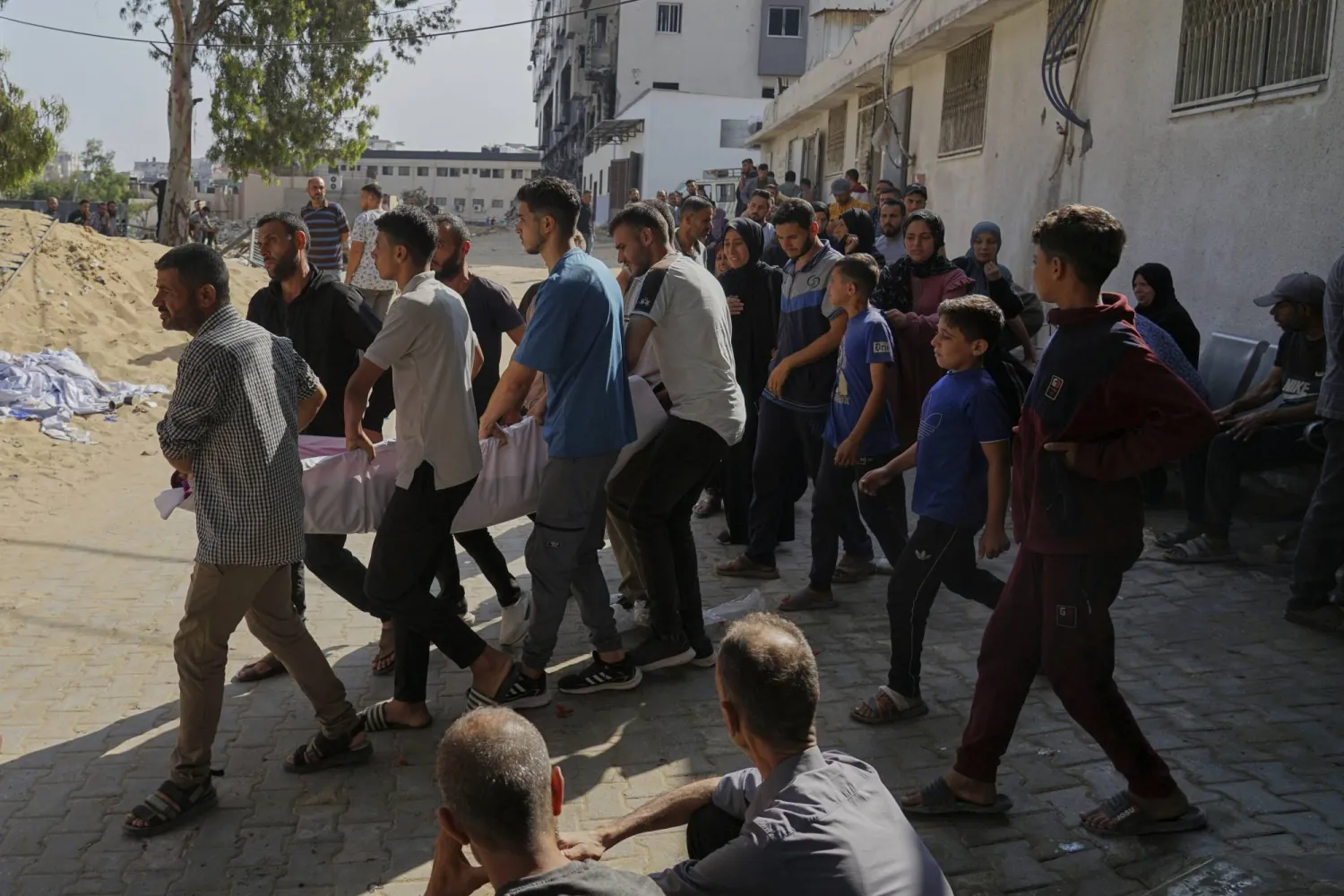 8 قتلى على الأقل بهجوم على مبنى يضم مكتب منظمة «أطباء العالم» في غزة