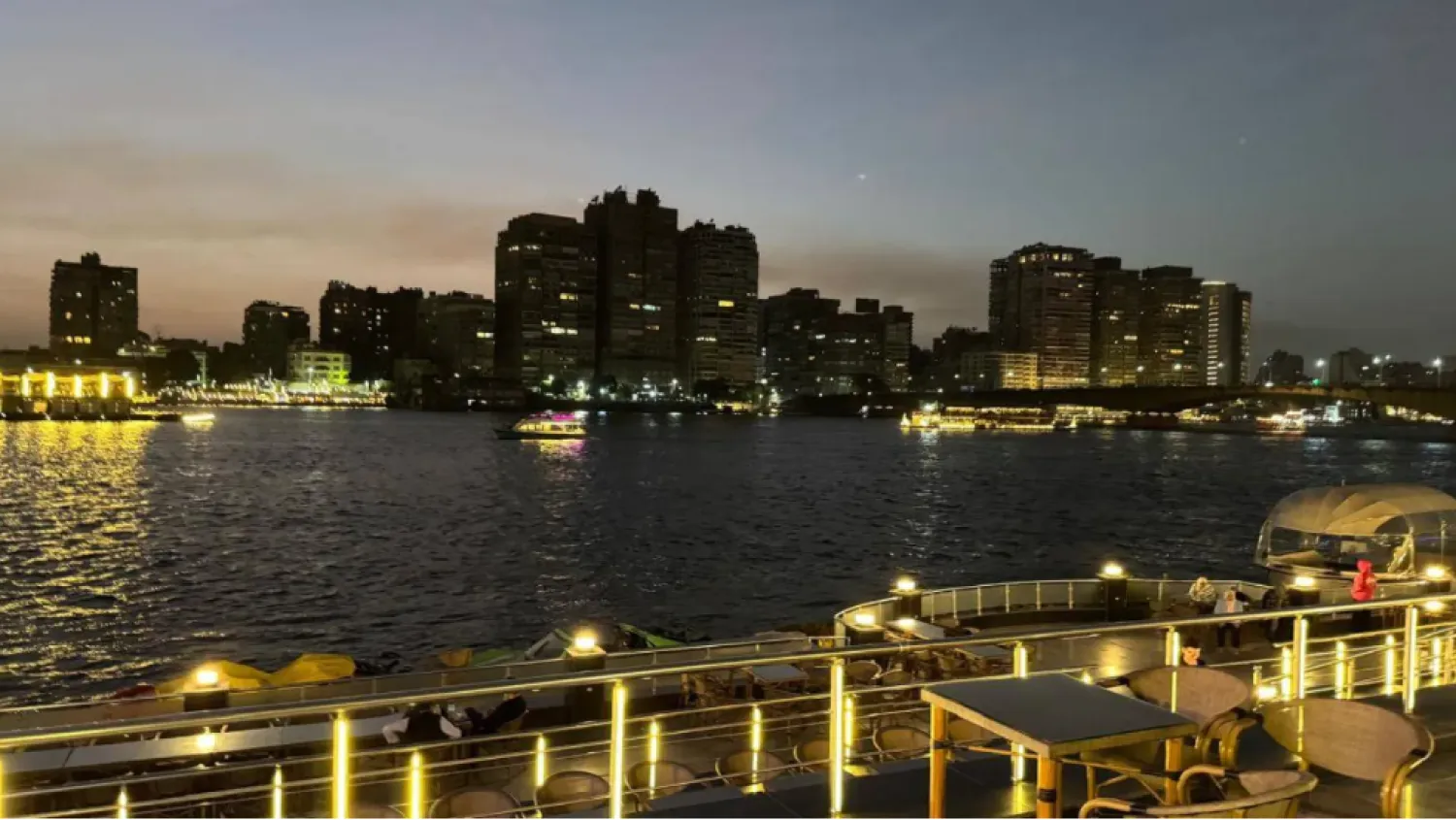 بنايات على نيل القاهرة (الشرق الأوسط) 