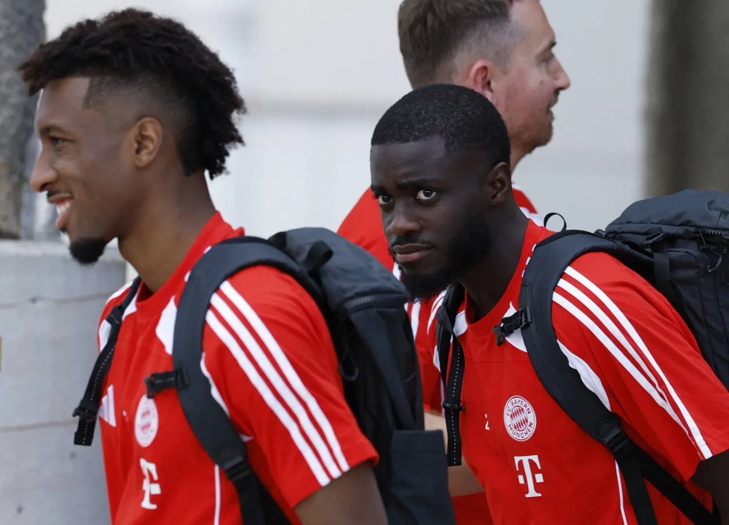 لاعبو بايرن ميونيخ لدى وصولهم أميركا للمشاركة في مونديال الأندية (رويترز)