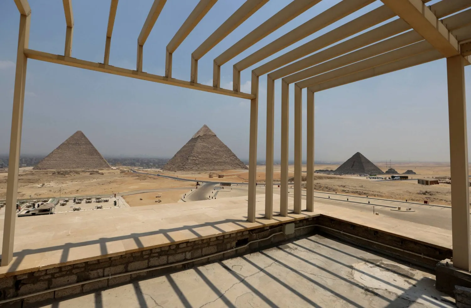 أهرامات الجيزة جنوب غربي العاصمة المصرية القاهرة (رويترز)