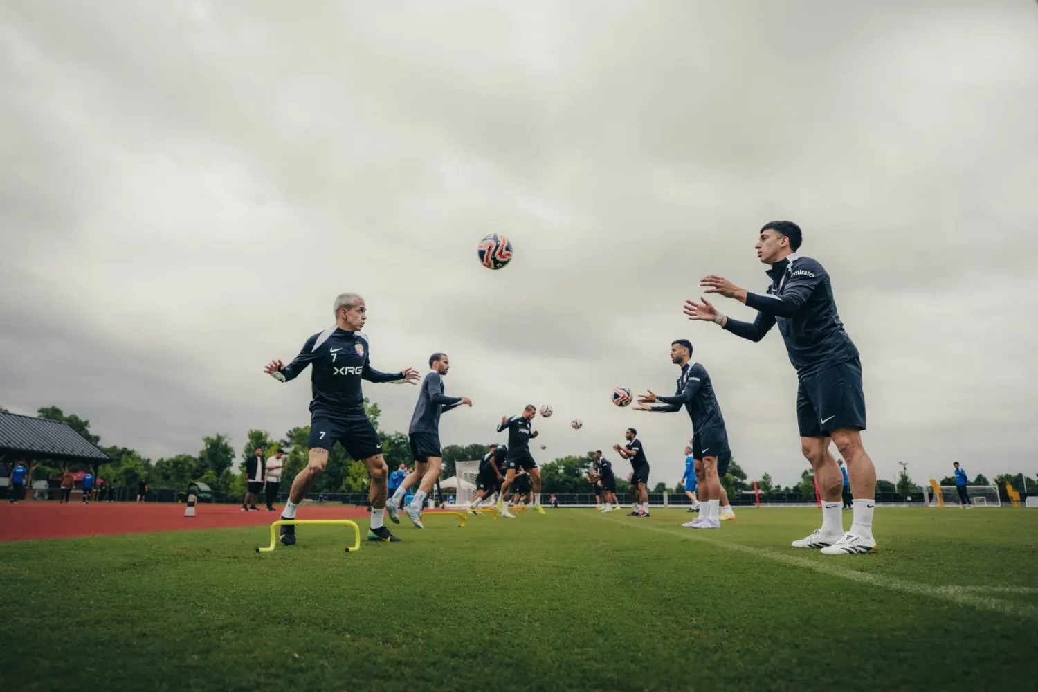 الفريق تعاقد مع ثمانية لاعبين جدد بينهم خمسة مدافعين (نادي العين)