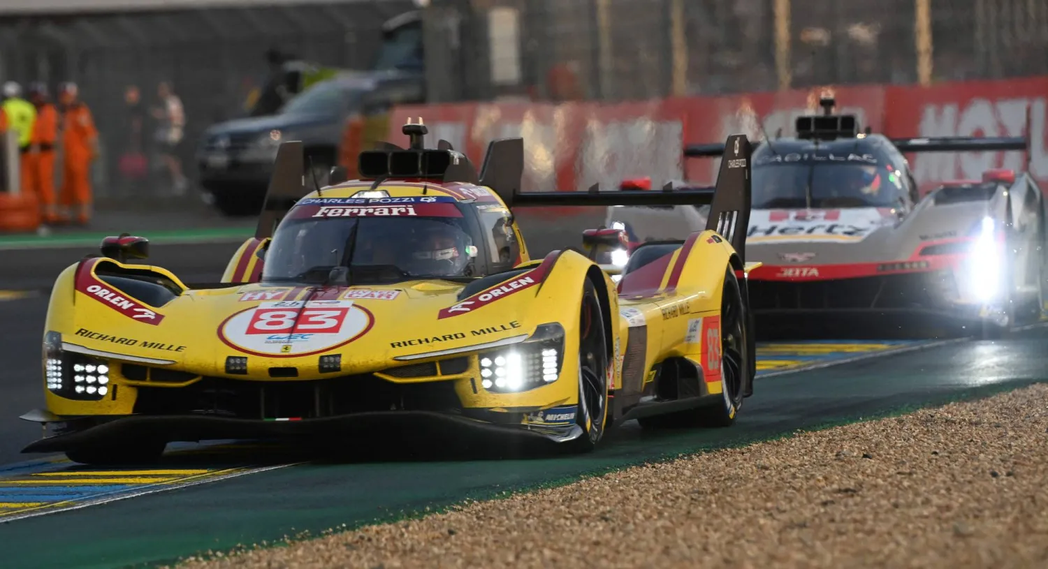 سيارة فيراري بقيادة البولندي روبرت كوبيتسا (أ.ف.ب)