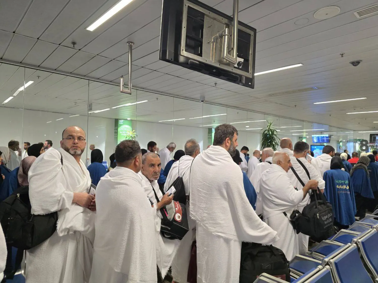 بلغ عدد حجاج سوريا لهذا العام 22500 حاج وحاجة جميعهم وصلوا إلى السعودية من مطار دمشق الدولي (سانا)